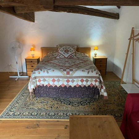 Chambre Sdb Privee Townhouse 26 Chambres D'Hotes Civray Civray  Extérieur photo